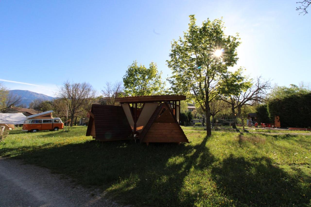 Habitat Createur - Hebergements Insolites Au Camping Municipal "Les Ecureuils" Recoubeau-Jansac Eksteriør bilde