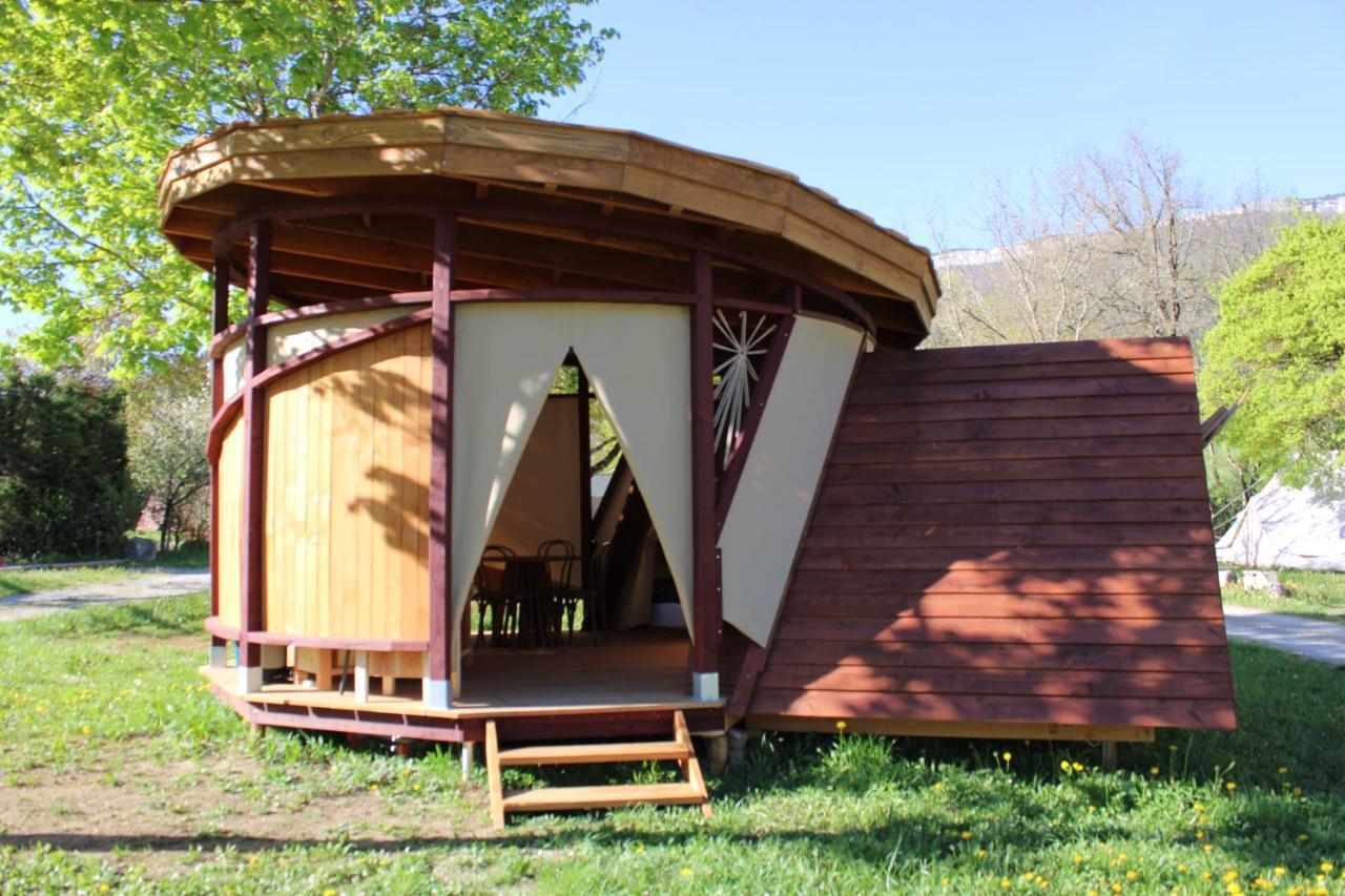 Habitat Createur - Hebergements Insolites Au Camping Municipal "Les Ecureuils" Recoubeau-Jansac Eksteriør bilde