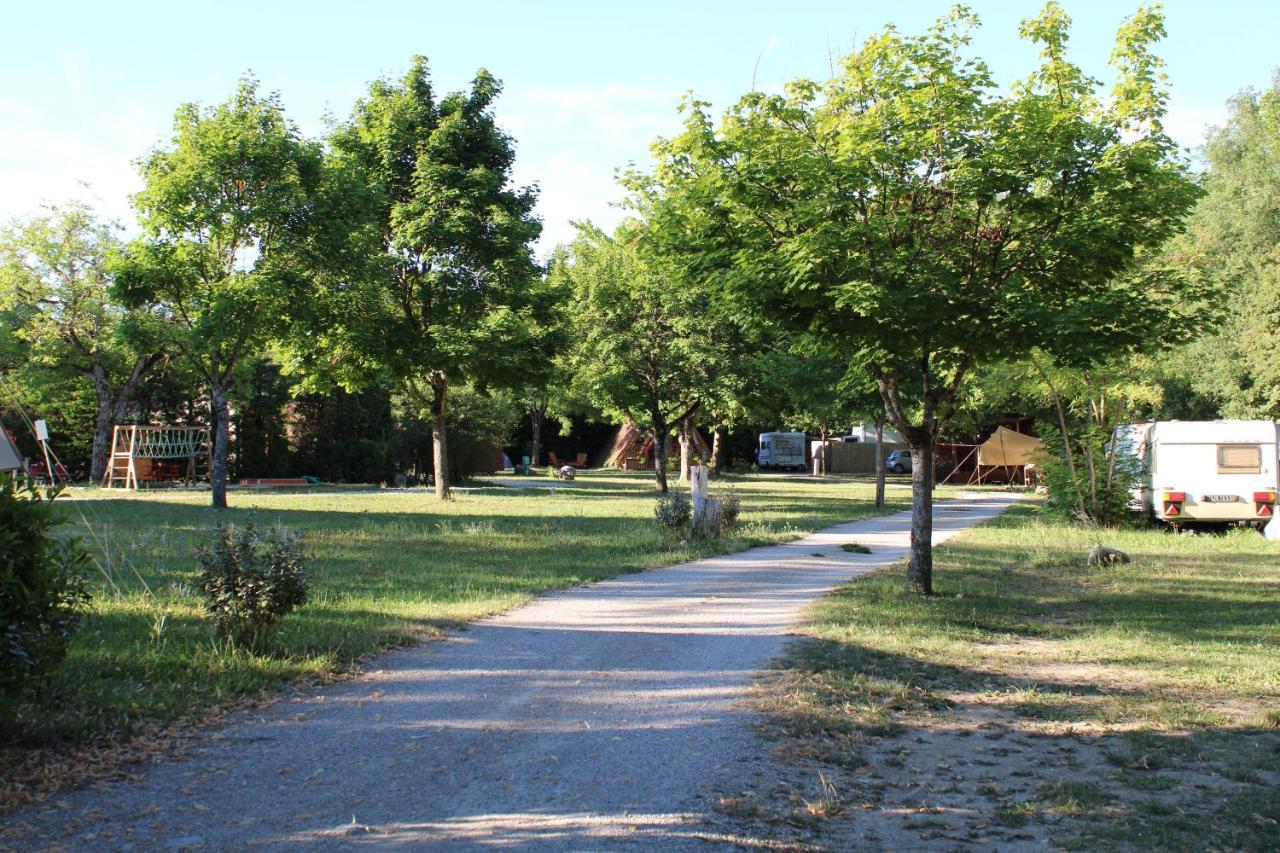 Habitat Createur - Hebergements Insolites Au Camping Municipal "Les Ecureuils" Recoubeau-Jansac Eksteriør bilde